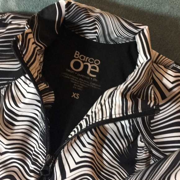 Scrub jacket. - Picture 2 of 3